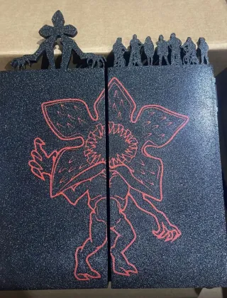 Espositore per figurine Stranger Things tipo libro