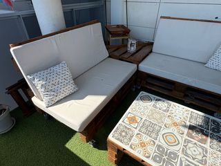 Sofá de terraza hecho con palets