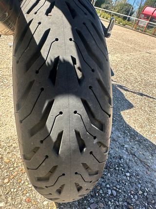 BMW F800R Naked Blanca y Negra