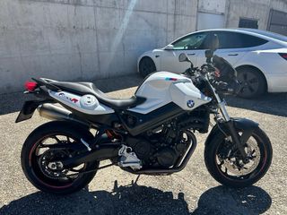 BMW F800R Naked Blanca y Negra