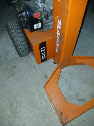 Máquina de rachar leña con motor
