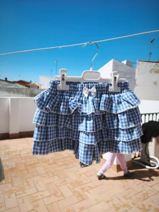 Falda niña cuadros azul volantes