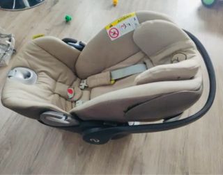 Carrito de bebé y silla de coche