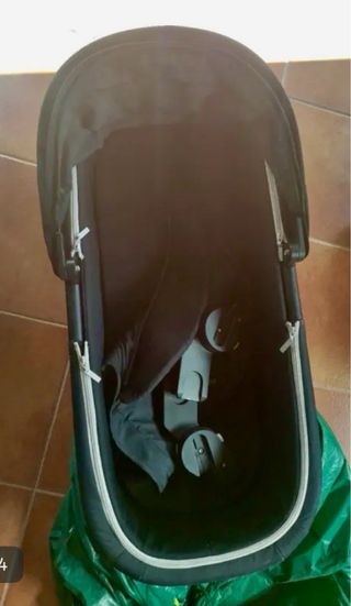 Carrito de bebé y silla de coche