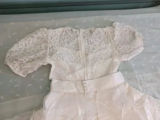 Vestido de novia blanco con velo