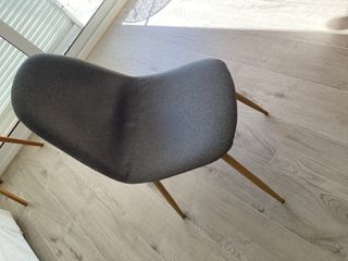 3 sillas grises de tela + 2 blancas de cuero