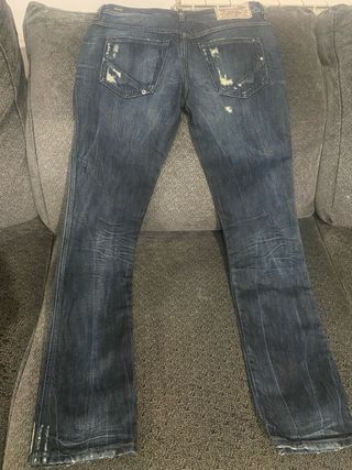 Pantalón tejano Diesel desgastado