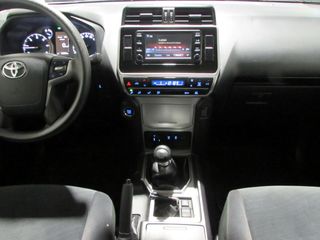Toyota Land Cruiser 2.8 D4-D GX KDJ-150 3p
