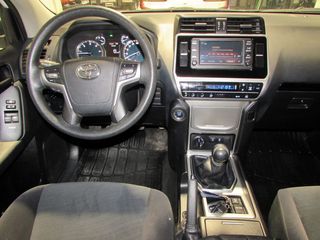 Toyota Land Cruiser 2.8 D4-D GX KDJ-150 3p