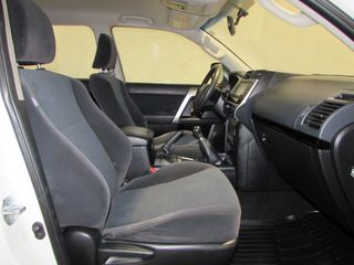 Toyota Land Cruiser 2.8 D4-D GX KDJ-150 3p