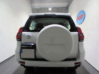 Toyota Land Cruiser 2.8 D4-D GX KDJ-150 3p