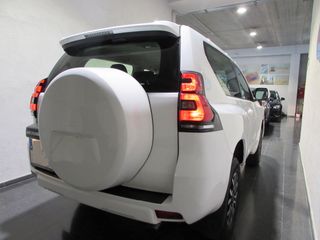 Toyota Land Cruiser 2.8 D4-D GX KDJ-150 3p