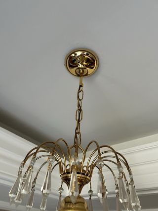 Lámpara araña dorada con cristales