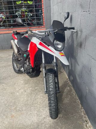 Derbi Terra 125 Adventure Roja y Blanca