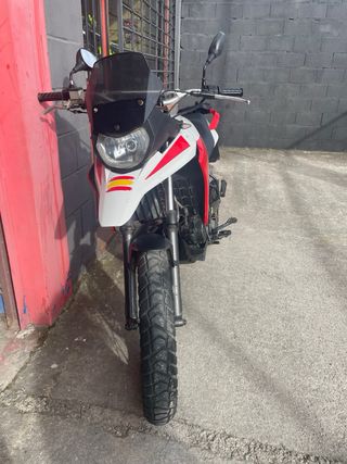 Derbi Terra 125 Adventure Roja y Blanca