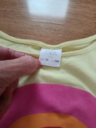 Camiseta Zara niña arcoiris