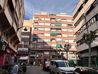 Local comercial en alquiler en Elda