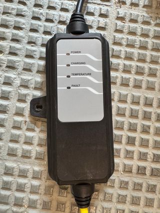 Cable cargador coche