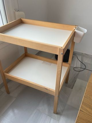 Cambiador infantil IKEA madera y blanco