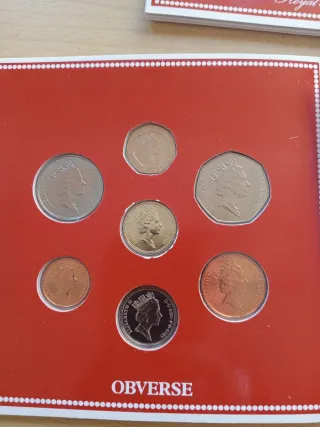 2 Estuches Monedas Reino Unido 1985