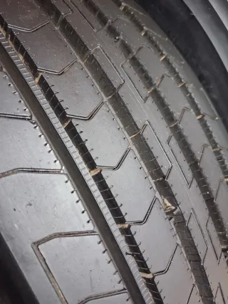 Neumático 315/80 R 22.5