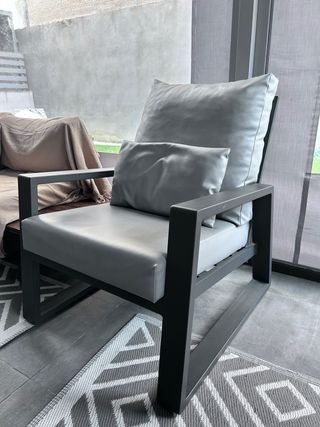 Butaca de jardín gris y beige