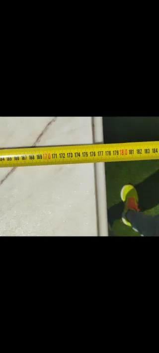 Mesa de exterior de forja con mármol