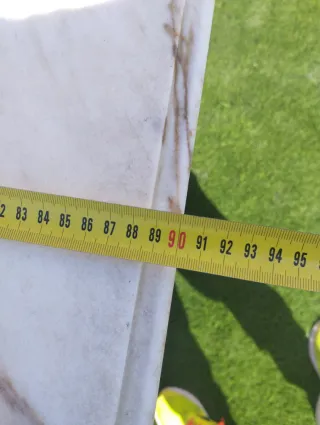 Mesa de exterior de forja con mármol