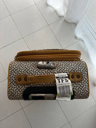 Maleta de cabina beige y marrón