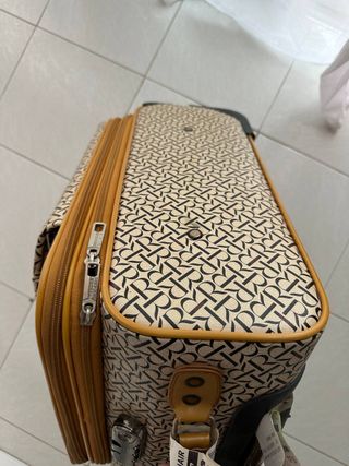 Maleta de cabina beige y marrón