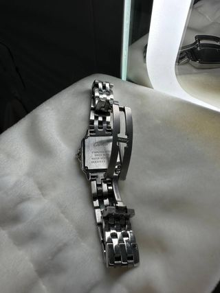 Reloj de oro elegante estilo clásico