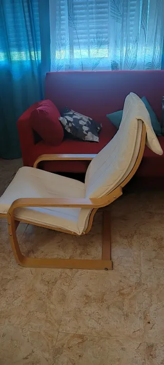 Butaca mecedora IKEA madera beige