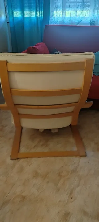 Butaca mecedora IKEA madera beige