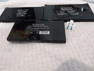 Paletas Revolution + Regalo Pendientes