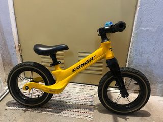 Bici sin pedales Conor amarilla