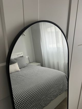 Espejo arco de pie negro