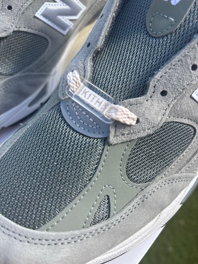New Balance 991 KITH “Vetiver”.
