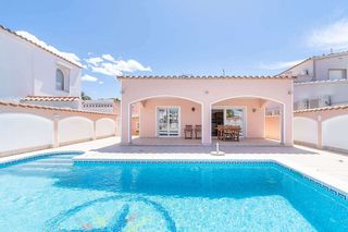 Chalet en venta en Empuriabrava en Castelló d´Empúries