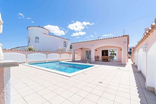 Chalet en venta en Empuriabrava en Castelló d´Empúries