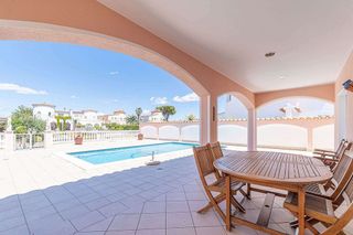 Chalet en venta en Empuriabrava en Castelló d´Empúries