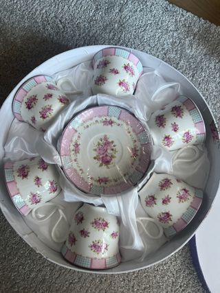 Juego de 6 tazas de porcelana con platillos