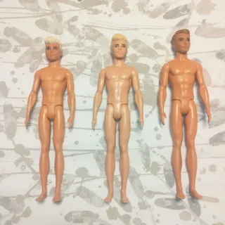 Tre action figure Ken di Barbie di Mattel