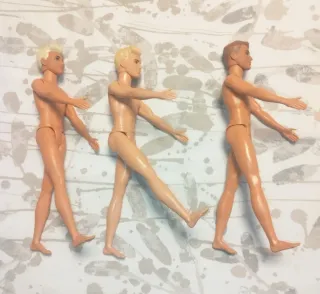 Tre action figure Ken di Barbie di Mattel