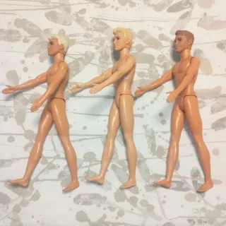 Tre action figure Ken di Barbie di Mattel