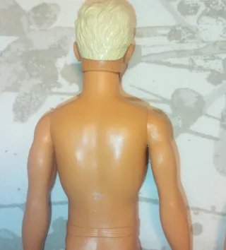 Tre action figure Ken di Barbie di Mattel