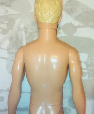 Tre action figure Ken di Barbie di Mattel