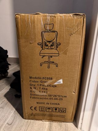 Sedia da scrivania grigia nuova da negoziare