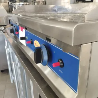 Plancha profesional de hierro, Austral