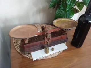 Antigua balanza bascula Force1 y 2 pesas bronce