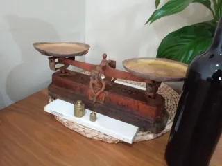 Antigua balanza bascula Force1 y 2 pesas bronce